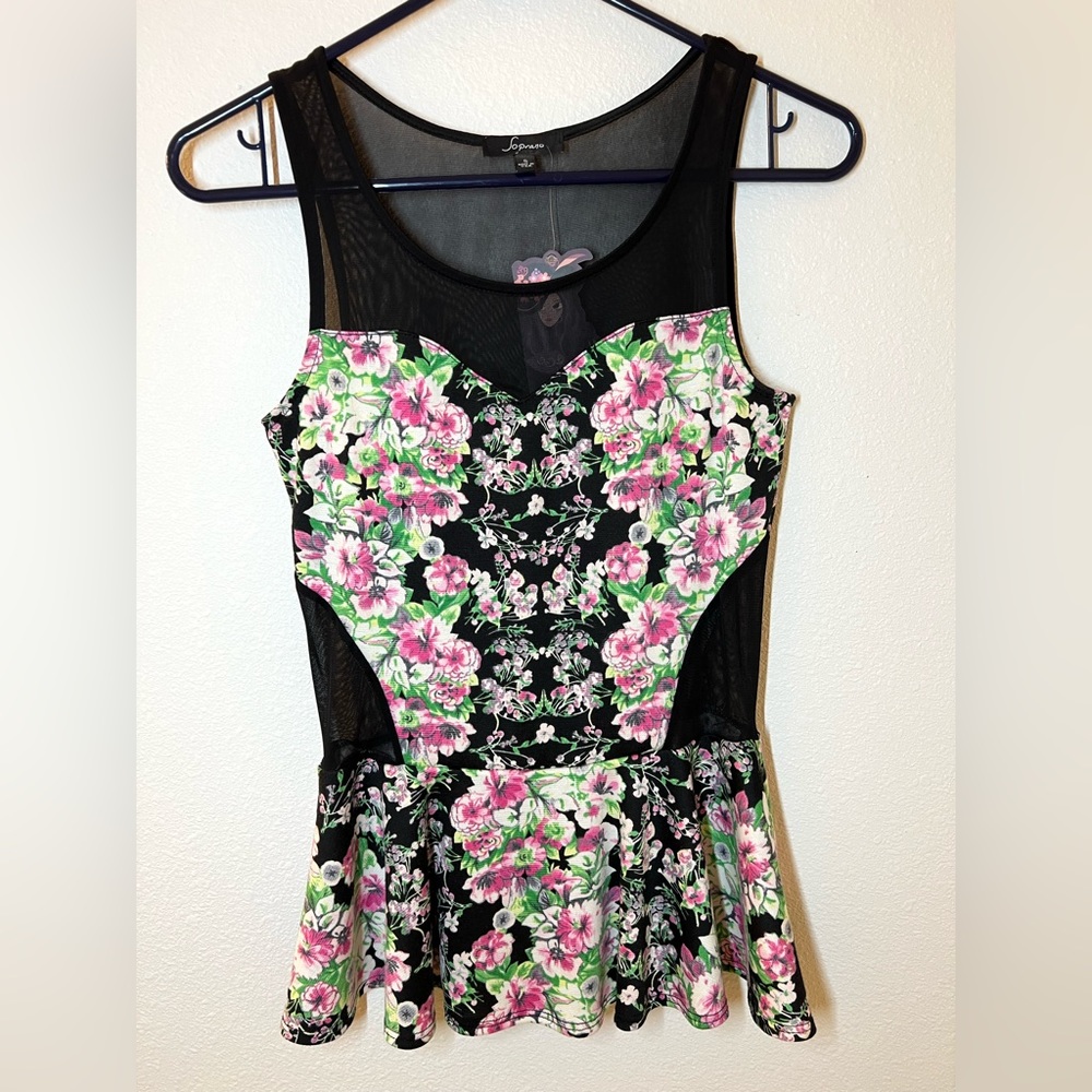 NWT Soprano Floral Pink and Black Peplum Sleeveless Top Women’s Size Small